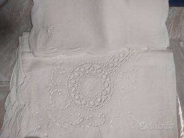 tovaglia rettangolare con 12 tovaglioli 