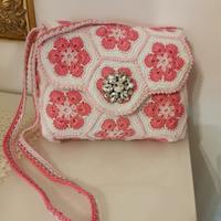 Borsa ad uncinetto fatta a mano