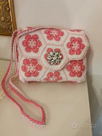 Borsa ad uncinetto fatta a mano