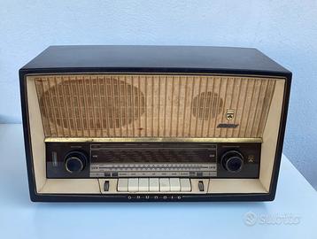 Antica radio a valvole Grundig type 2220