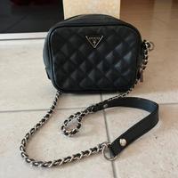 Borsa nera a tracolla trapuntata Guess