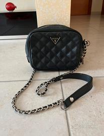 Borsa nera a tracolla trapuntata Guess