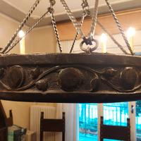 Lampadario vintage in metallo e legno