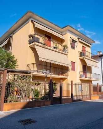 Appartamento di 120 m² con 4 locali e box auto a V