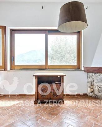 Villa di 160 m² con 5 locali a Vico Equense