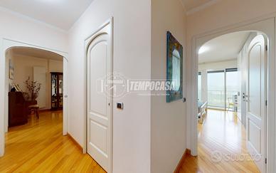 AMPIO 4 LOCALI RISTRUTTURATO A PIANO ALTO IN PALAZ