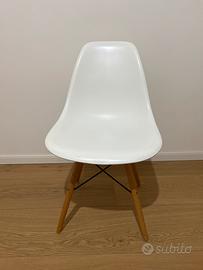 Sedia tipo Eames DSW scocca bianca