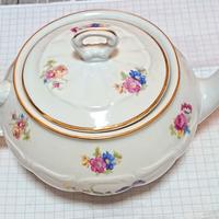 Teiera pezzo raro in porcellana della Polonia.