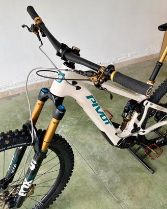 Pivot shuttle Am pro