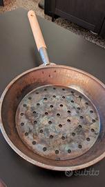 Padella per castagne