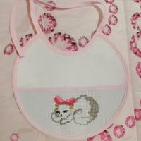 Bavetta neonata ricamata a mano