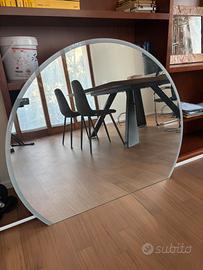 Specchio a mezzaluna con LED