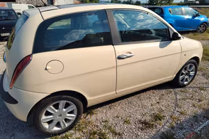 Lancia Ypsilon 1.2 Benz 8v