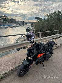 Duke 990