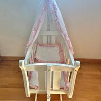 Culla di legno per bambole