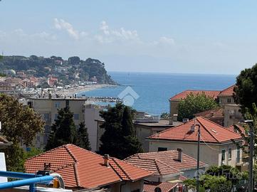 4 LOCALI A ALBISSOLA MARINA
