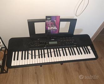Tastiera Yamaha PSR E273 come nuova