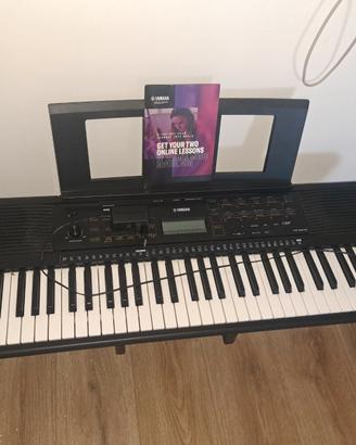 Tastiera Yamaha PSR E273 come nuova
