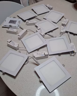 Faretti (10)e plafoniera LED da incasso