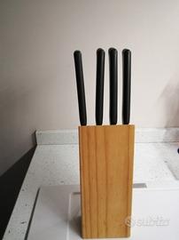 Set coltelli Ikea con suo portacoltelli