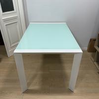 Tavolo in vetro e metallo allungabile