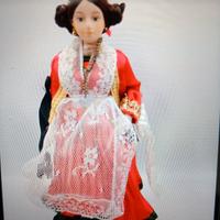 Bambola vintage con costume Puglia