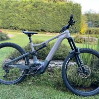 E-Mtb bicicletta fucus enduro taglia L solo 600 km