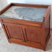 Piccola madia con piano in marmo da restaurare