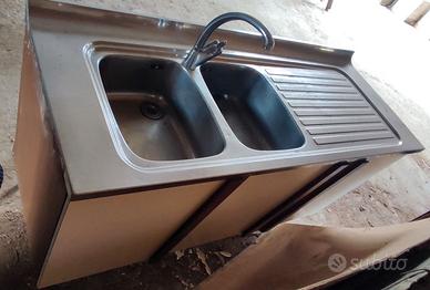 Mobile lavello in acciaio inox con rubinetto