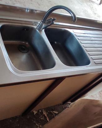 Mobile lavello in acciaio inox con rubinetto