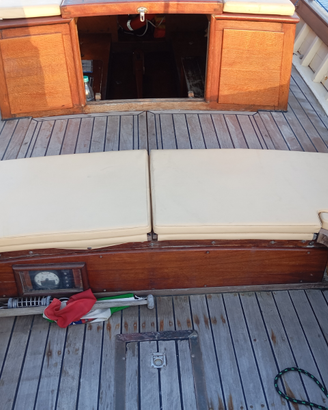 Gozzo in legno con motore yanmar 75cv