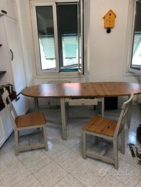 Tavolo in massello con sedie