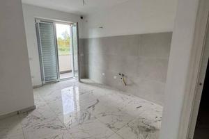 Appartamento di 130 m² con 3 locali e box auto a S