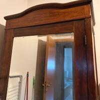 Armadio con anta in specchio
