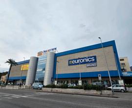 Tremestieri, comodo locale al Centro Commerciale