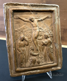 Placca devozionale in terracotta Crocifissione.