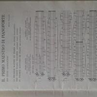 Libro con spartiti musicali