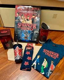 Set Stranger Things: maglietta, calze e bicchiere