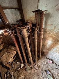 Puntelli regolabili da 1 m.