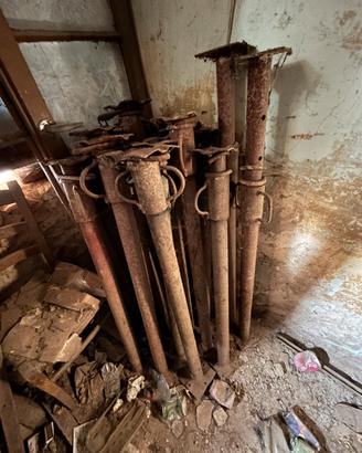 Puntelli regolabili da  1 m. n.20