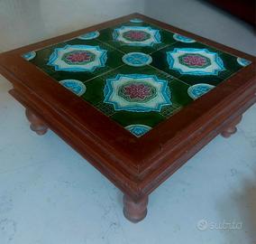 tavolino etnico indiano basso con ceramica