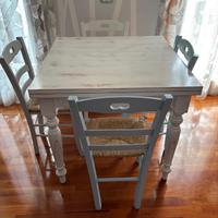 Tavolo e sedie shabby (vendibili separatamente)