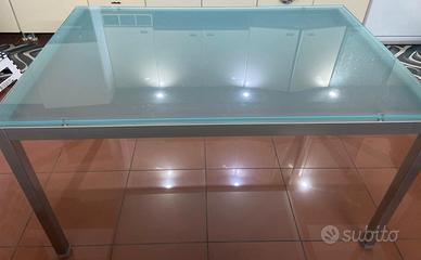 Tavolo in vetro
