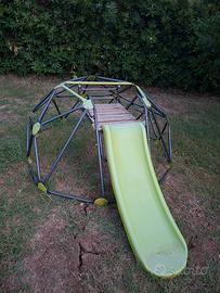 parco giochi con scivoli