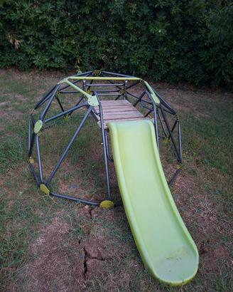 parco giochi con scivoli