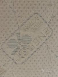 Materasso singolo in lattice con rete a doghe