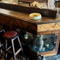 Arredamento e suppellettili per pub o taverna