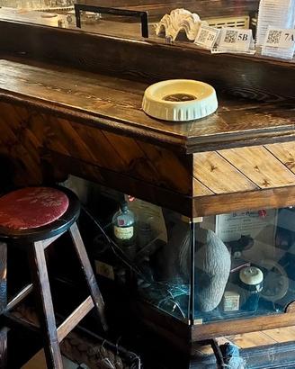 Arredamento e suppellettili per pub o taverna
