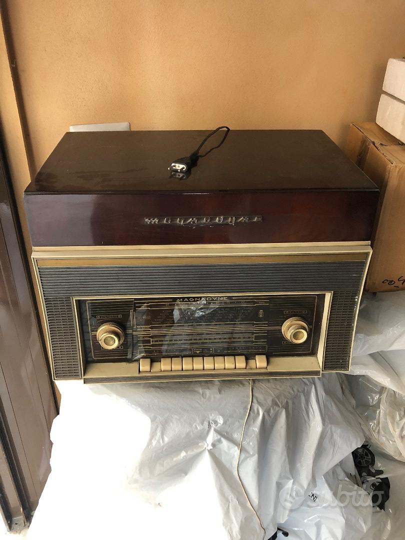 Radio Giradischi Vintage Magnadyne Italia Anni 60 Materiali misti