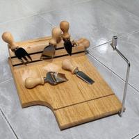 Tagliere per formaggi con 7 coltelli INOXPRAN